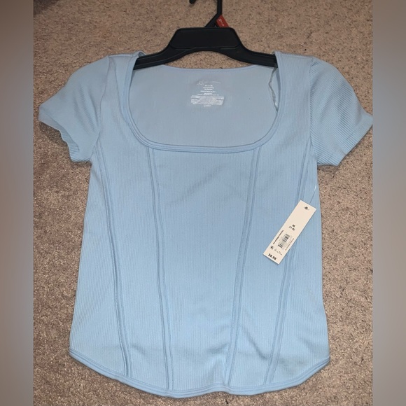 *6 PIECE BUNDLE* All NWT. 2 crop top tank tops. 2 tees. 2 bags. Shirts are all M - Picture 8 of 11